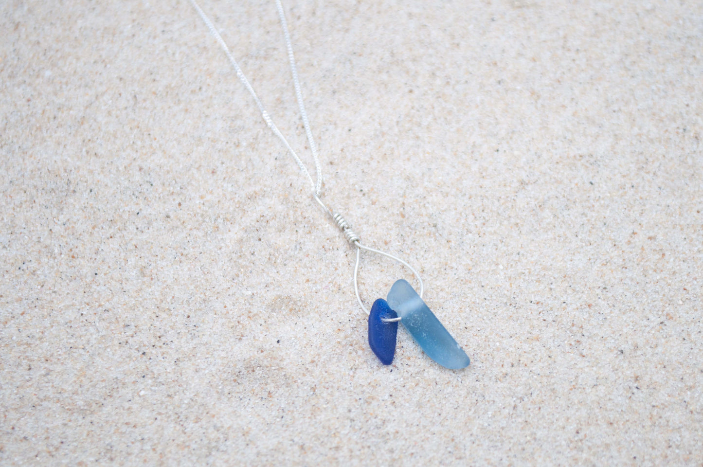 Silberkette mit blauem Seeglas