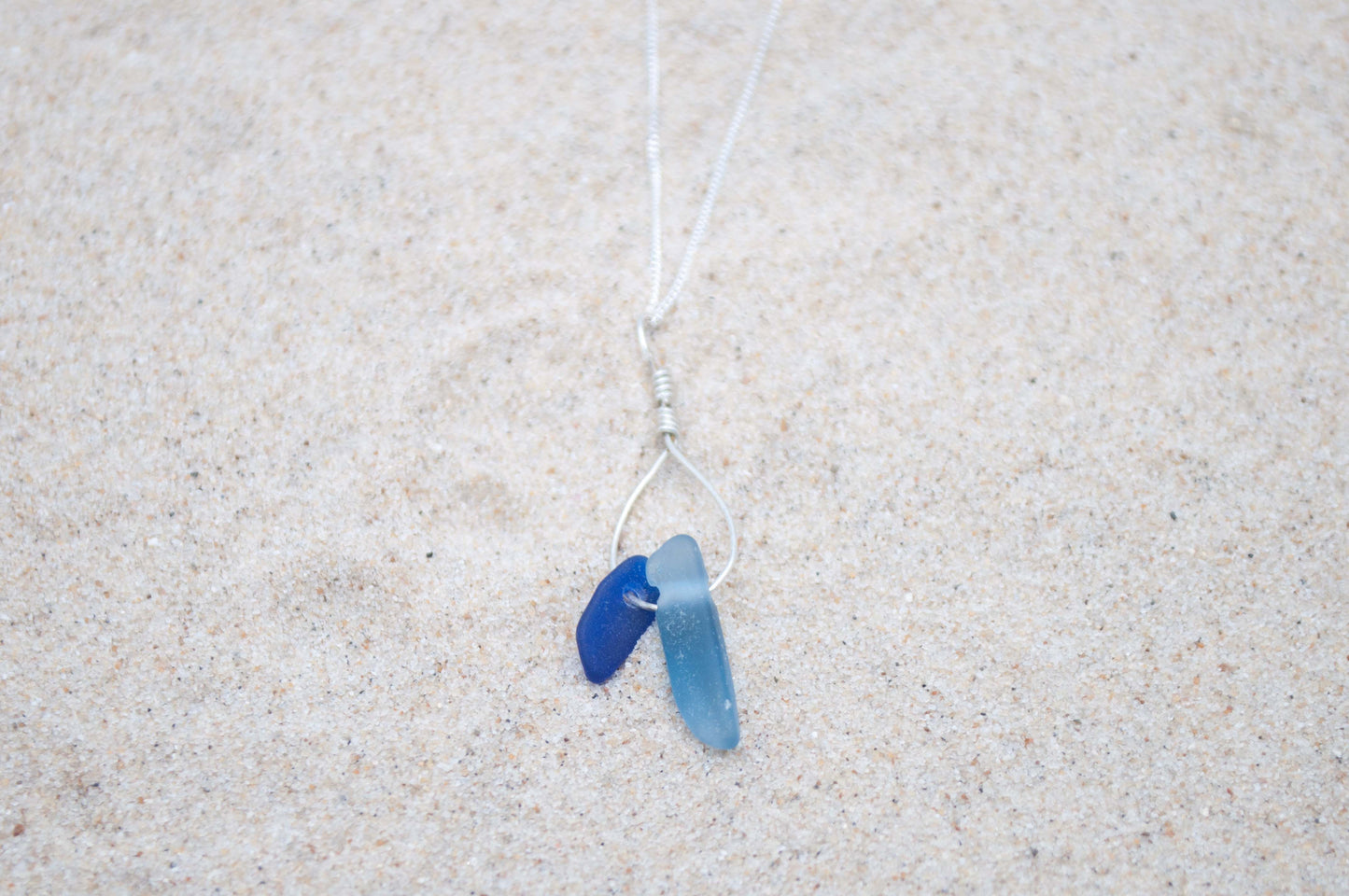Silberkette mit blauem Seeglas