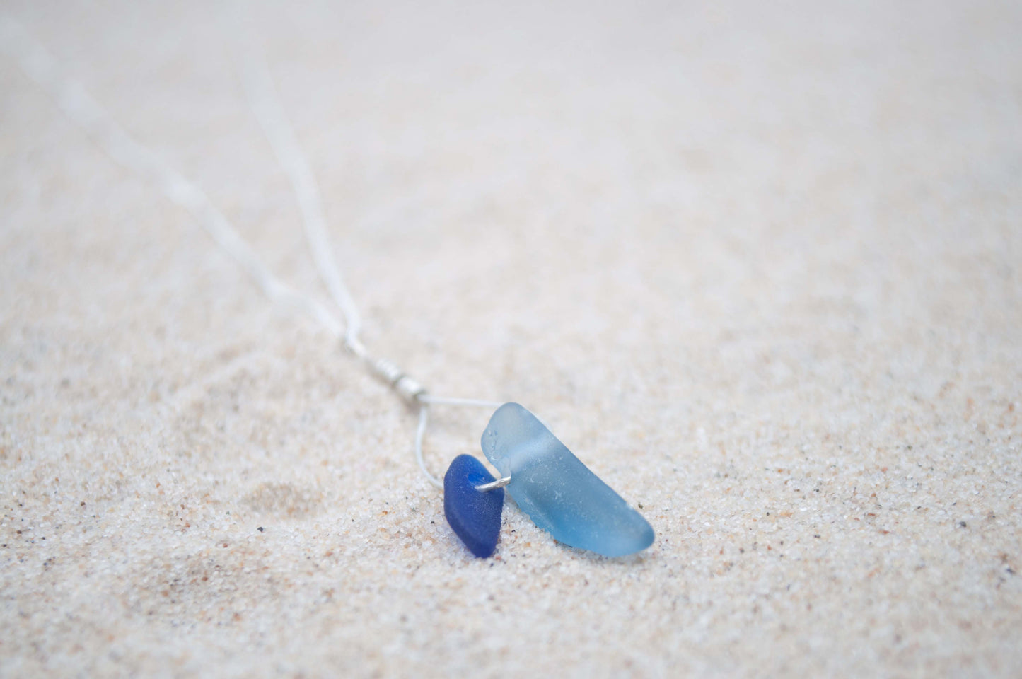 Silberkette mit blauem Seeglas