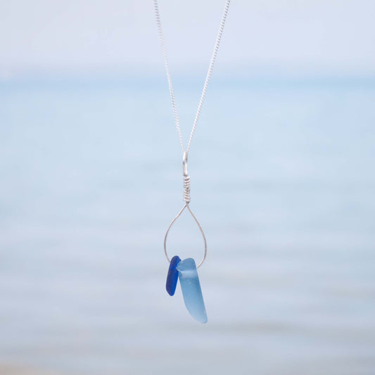 Silberkette mit blauem Seeglas